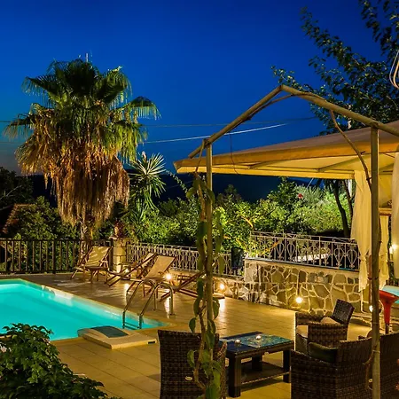 Pensión Oasis Complex 3*